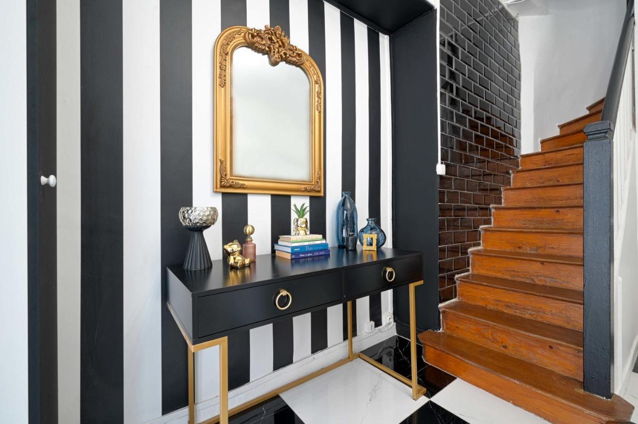 Black & White - Chic & Petit Maison- Pigalle 9Eme Apartamento Paris Exterior foto