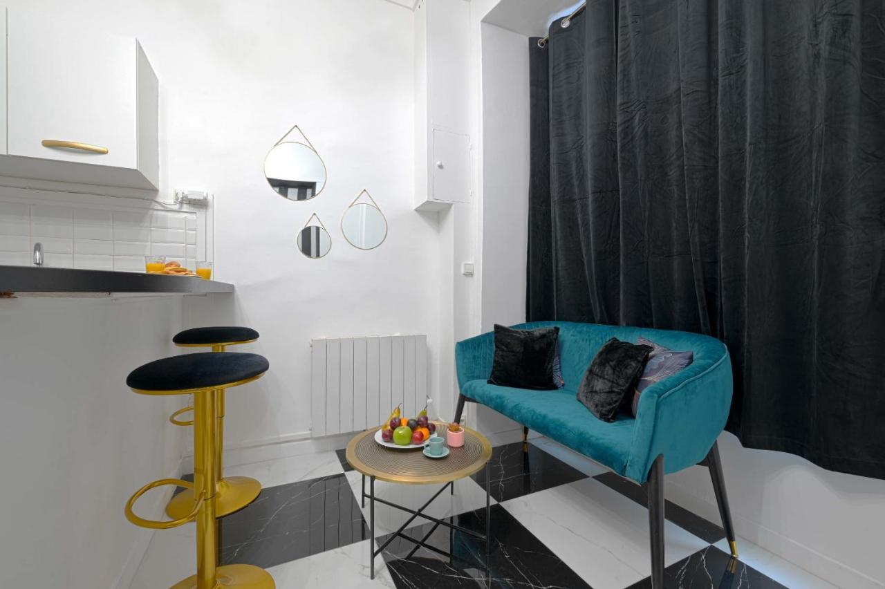 Black & White - Chic & Petit Maison- Pigalle 9Eme Apartamento Paris Exterior foto